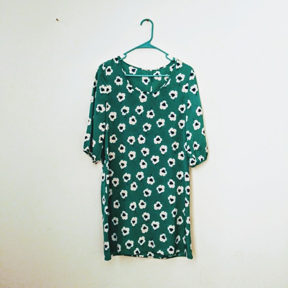 Green Hipster Shift Dress, white & blue flowers